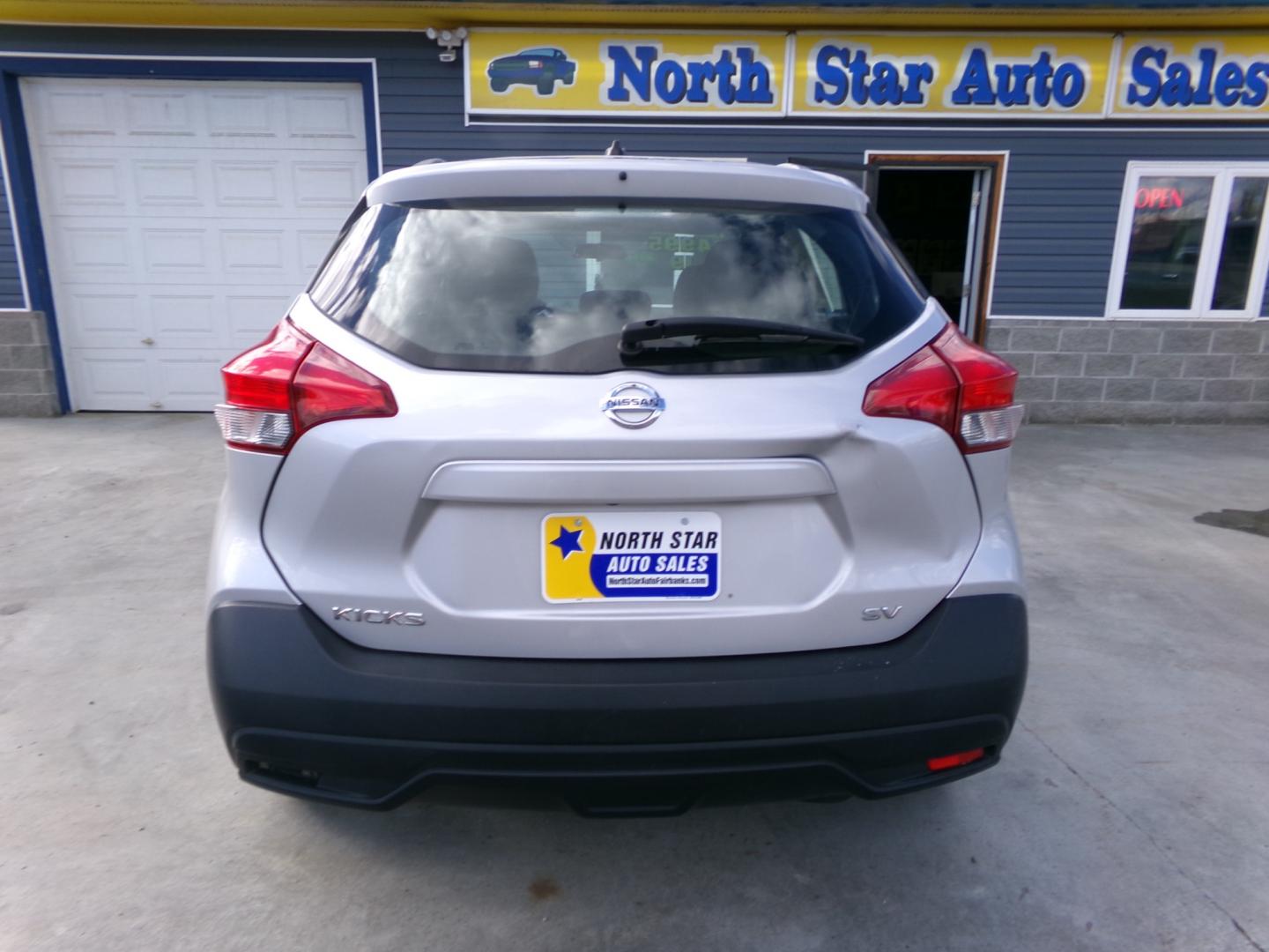 2019 Silver /Black Nissan Kicks S (3N1CP5CU0KL) with an 1.6L L4 engine, CVT transmission, located at 2630 Philips Field Rd., Fairbanks, AK, 99709, (907) 458-0593, 64.848068, -147.780609 - Photo#3